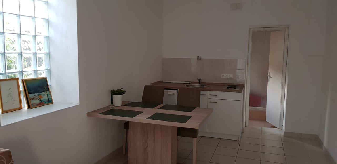Sobe Zeneral Hotell Novalja Exteriör bild
