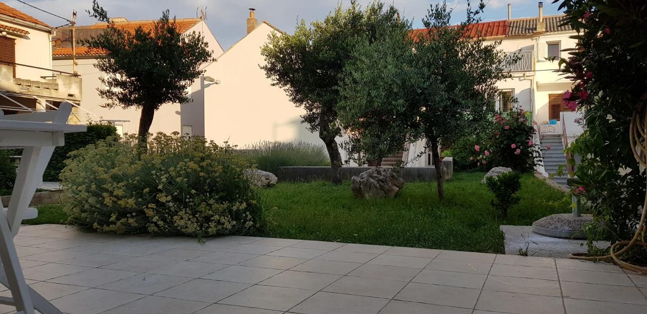 Sobe Zeneral Hotell Novalja Exteriör bild